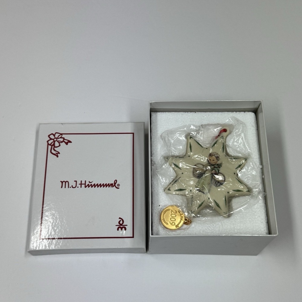 M J Hummel "Christmas Angel" Annual Ornament  2009 Porcelain Christmas Ornament